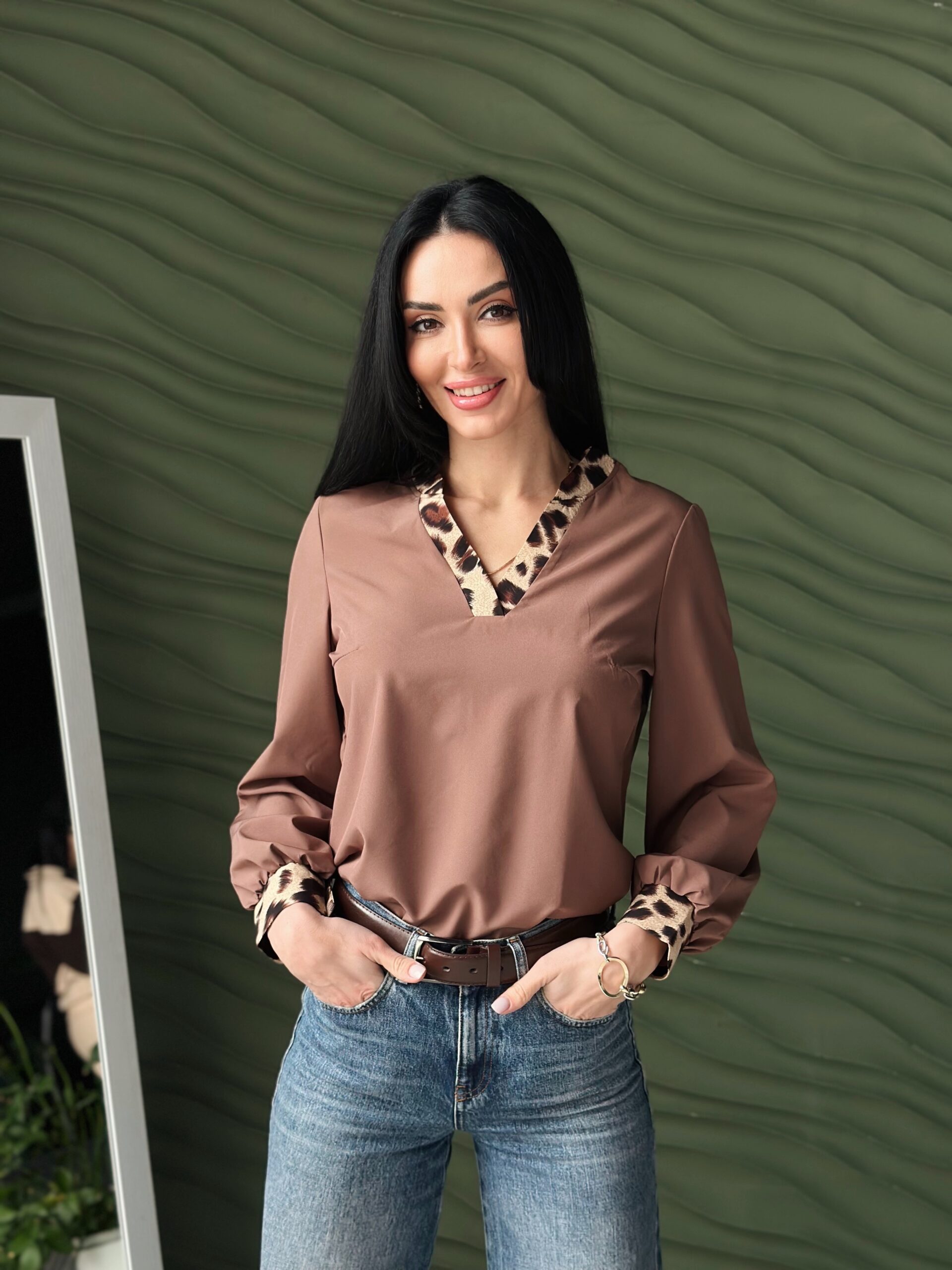 Жіноча блуза з леопардовим принтом