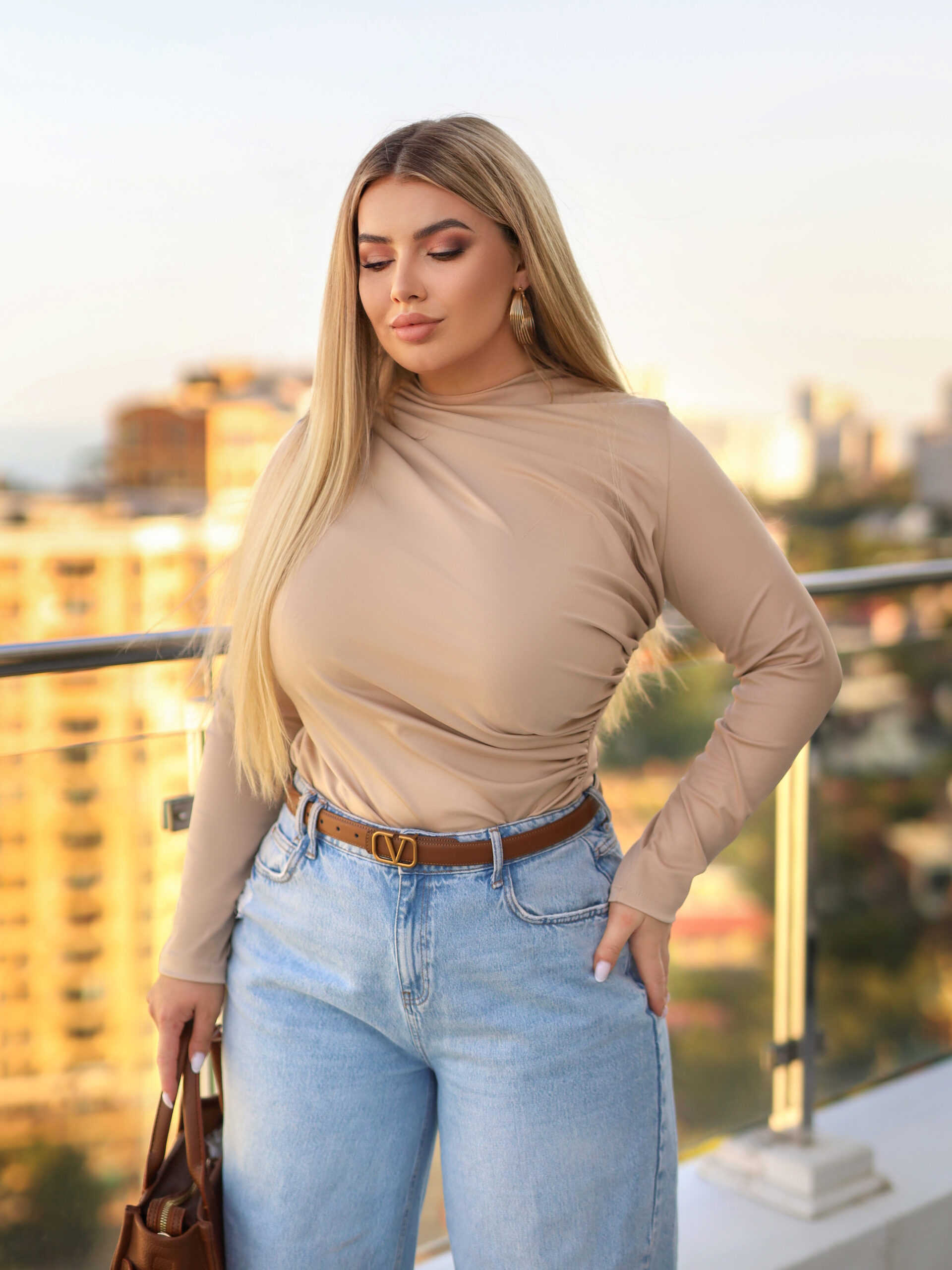 Базовий жіночий лонгслів з драпіруванням - Зображення 17