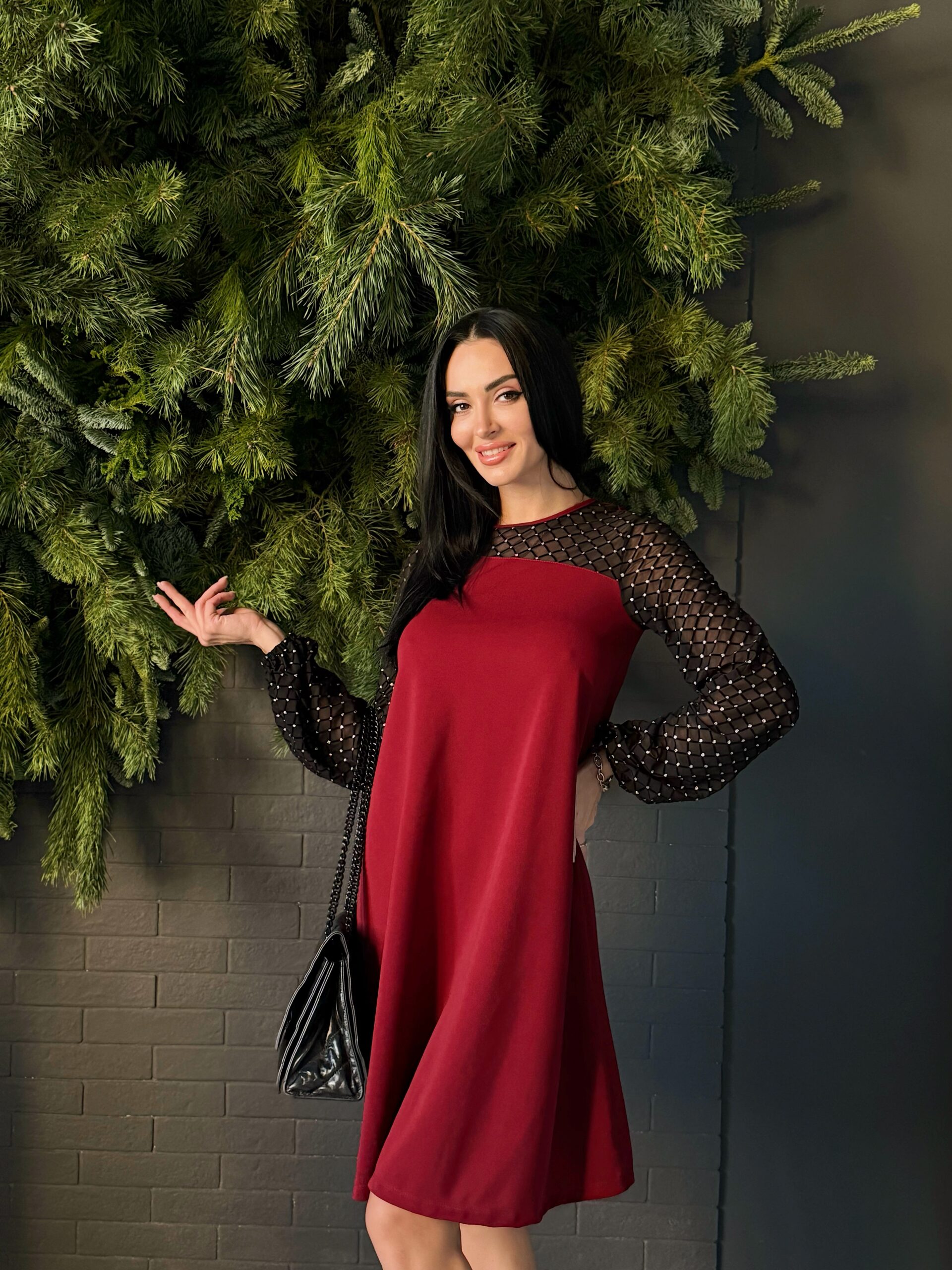 Вечірня сукня з прозорими рукавами