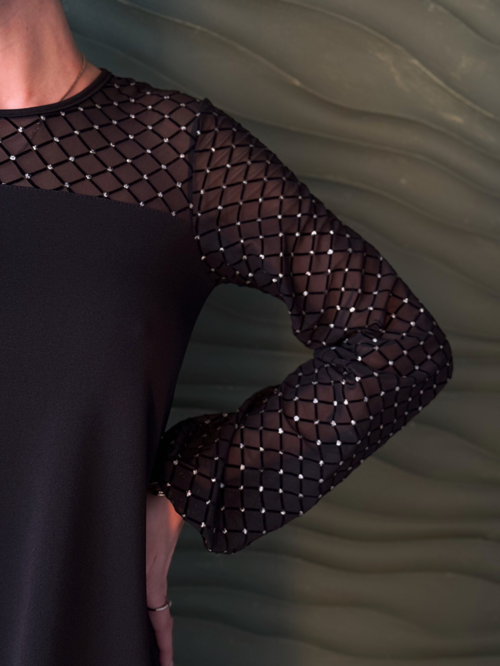 Вечірня сукня з прозорими рукавами - Зображення 11