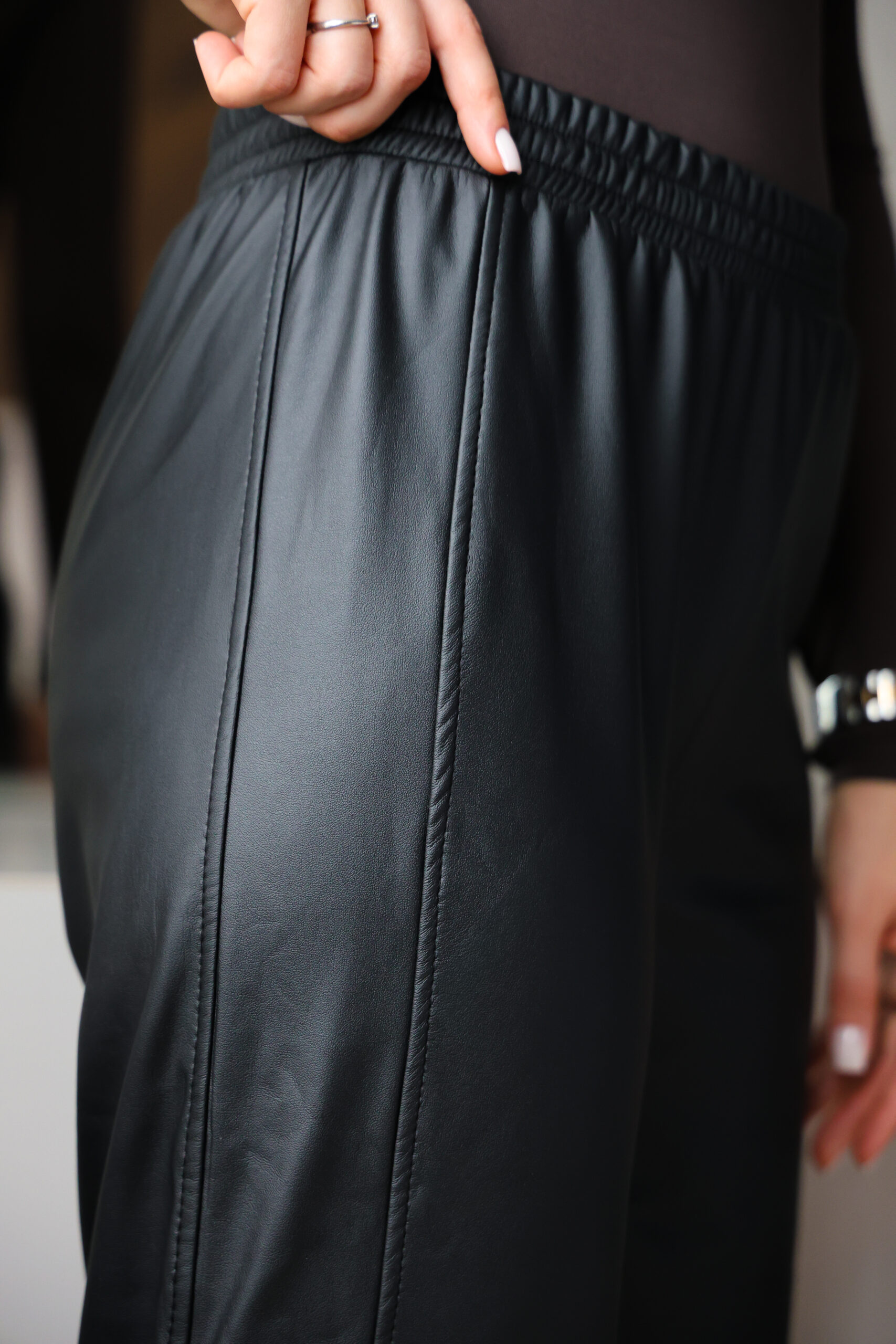 Прямі шкіряні штани на хутрі - Зображення 7