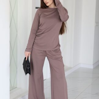 Жіночий базовий костюм з широкими штанами