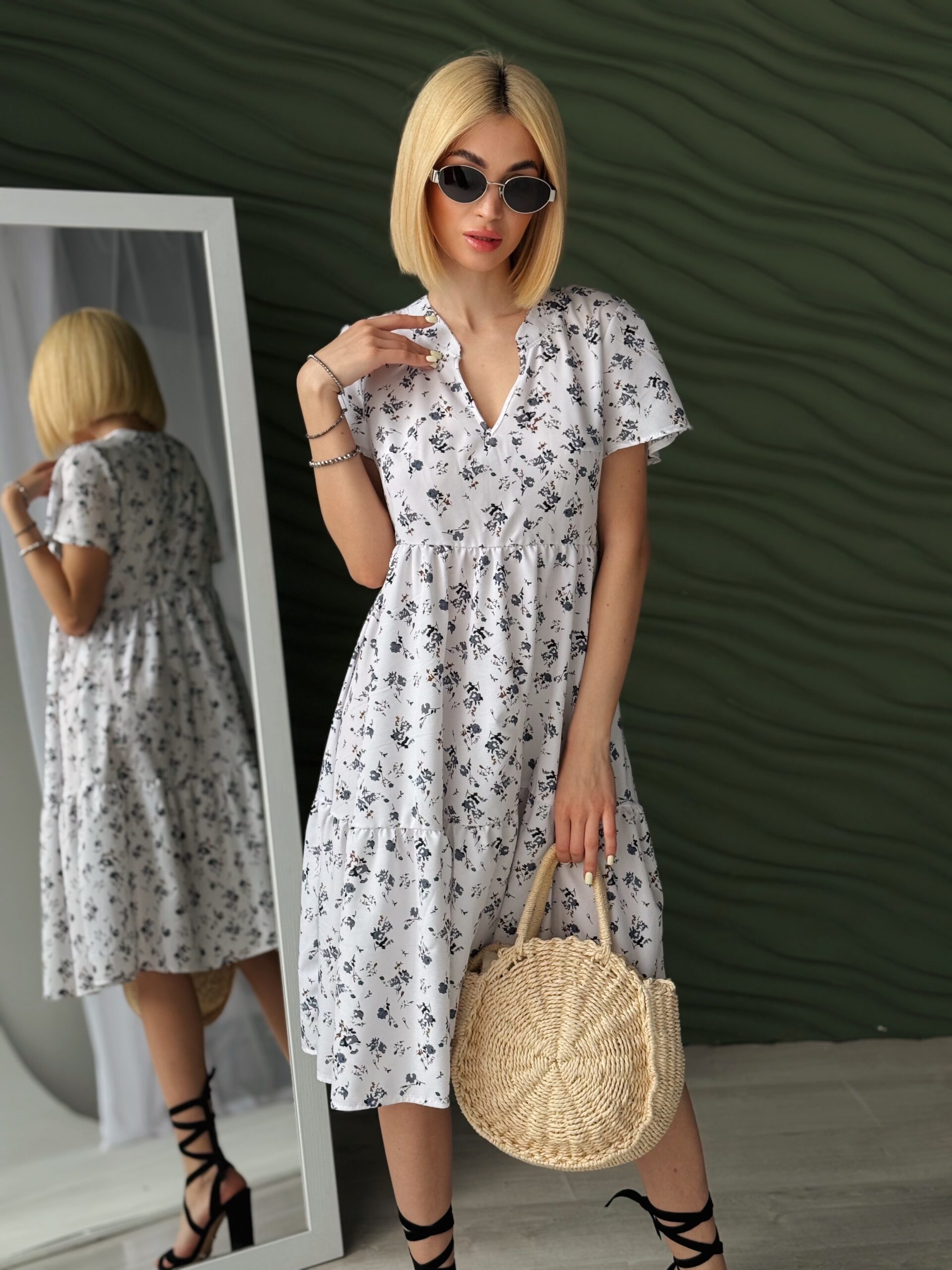 Коротка літня сукня