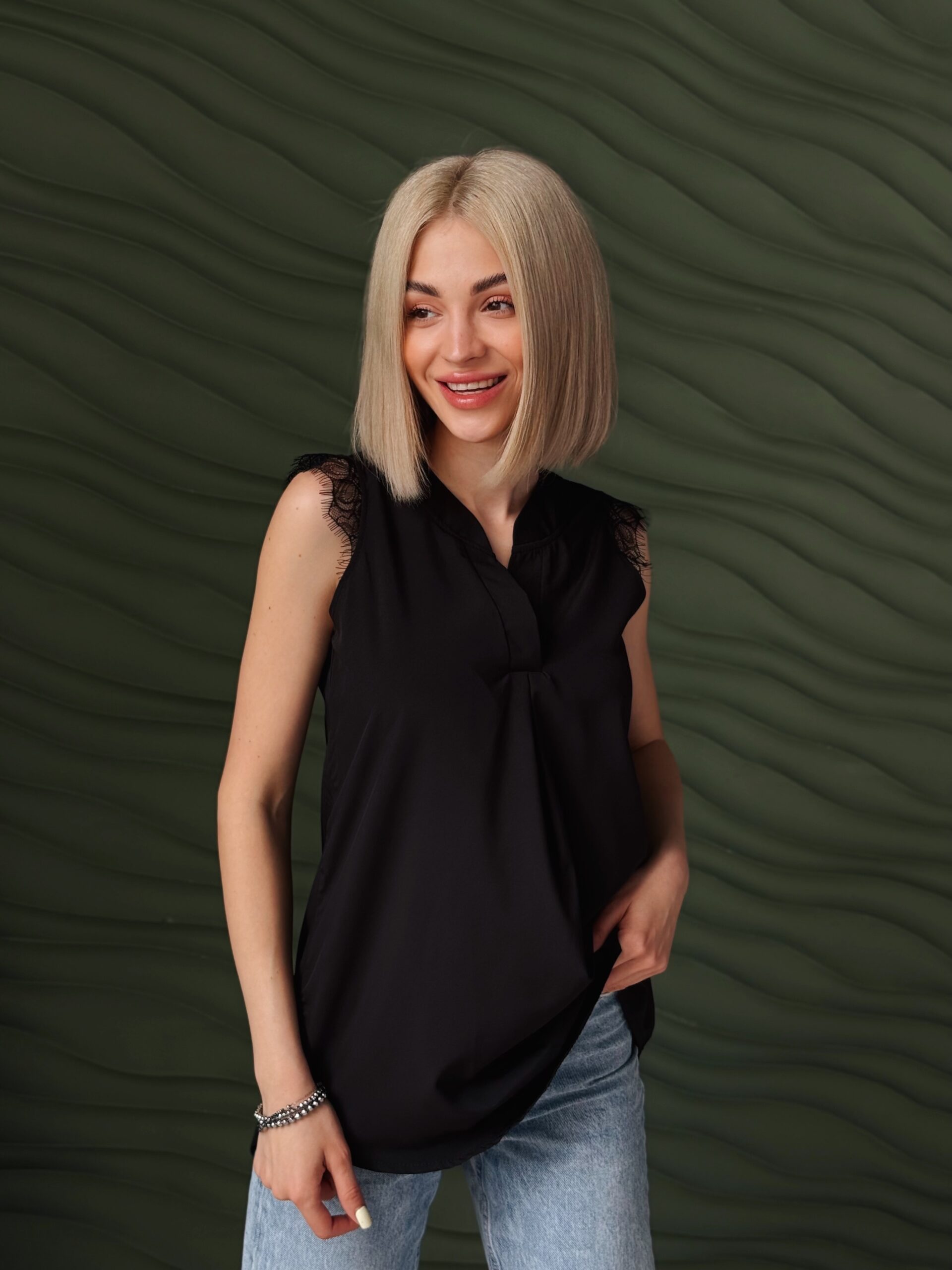 Літня блузка з мереживом