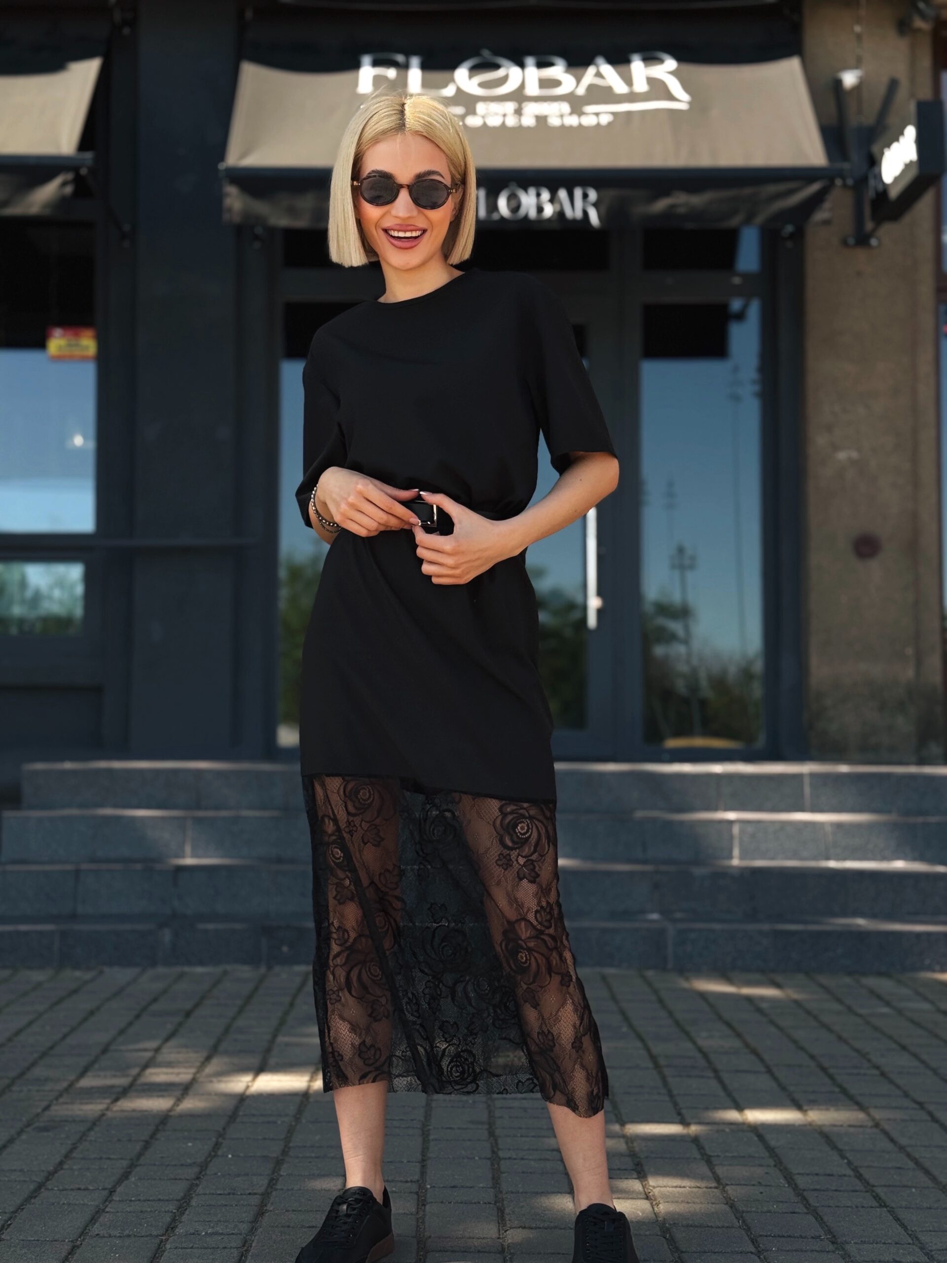 Ефектна довга сукня з мереживом