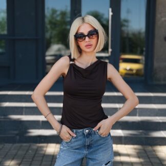 Асиметричний жіночий топ