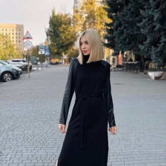 Жіноче плаття міді з рукавами з екошкіри